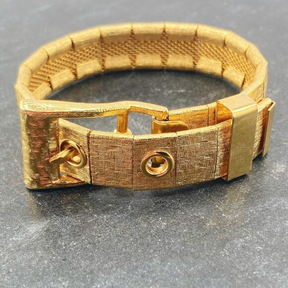 VINTAGE Gold toned metal adjustable belt bracelet 1960s 1970s statement jewelry - Picture 7 of 10